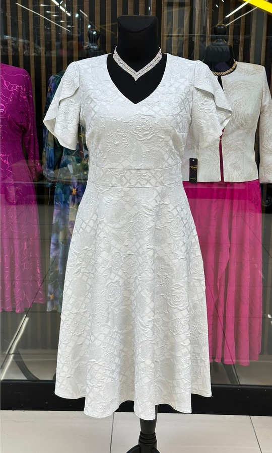 Żakardowa sukienka srebro róża 42-52