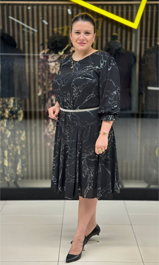 Sukienka z szyfonu zakładka czarna naklejka 42-52