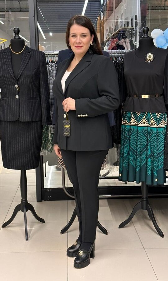 Garnitur klasyczny ostra klapa czarny 42-52